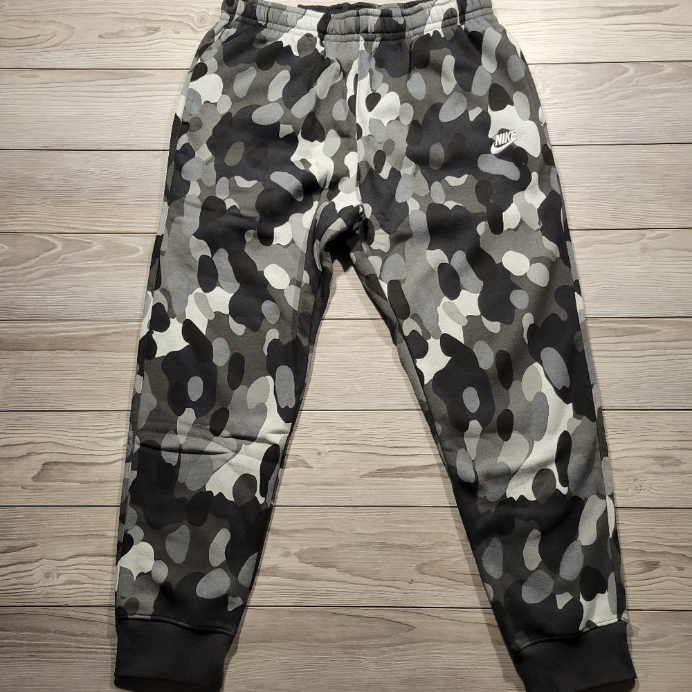 Nike Sportswear Club Fleece Joggers Black/Grey Camo Men’s Large [FB9023-060]
